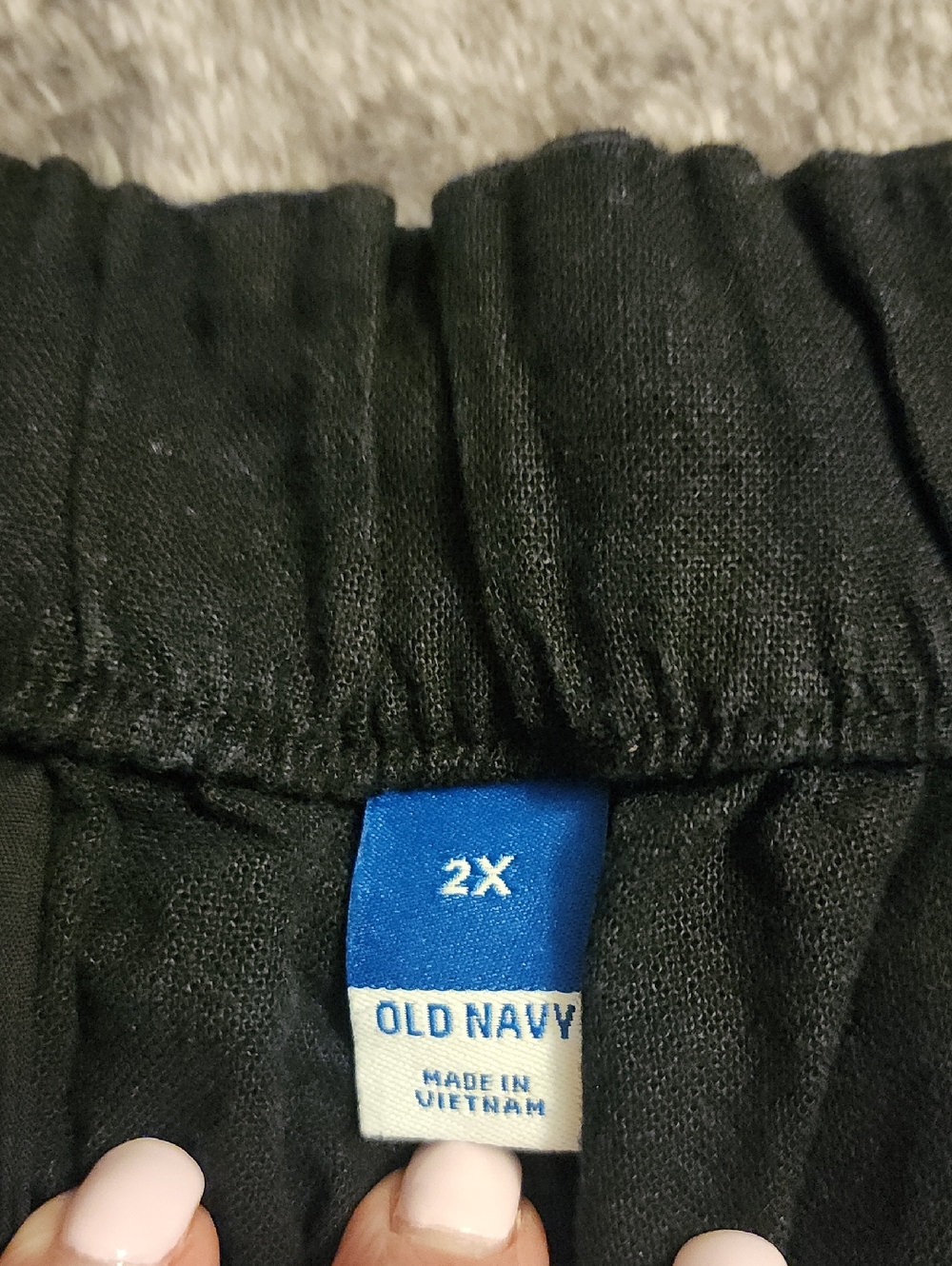 Old Navy Black Elastic-Waist Bermuda Shorts - Picture 2 of 7